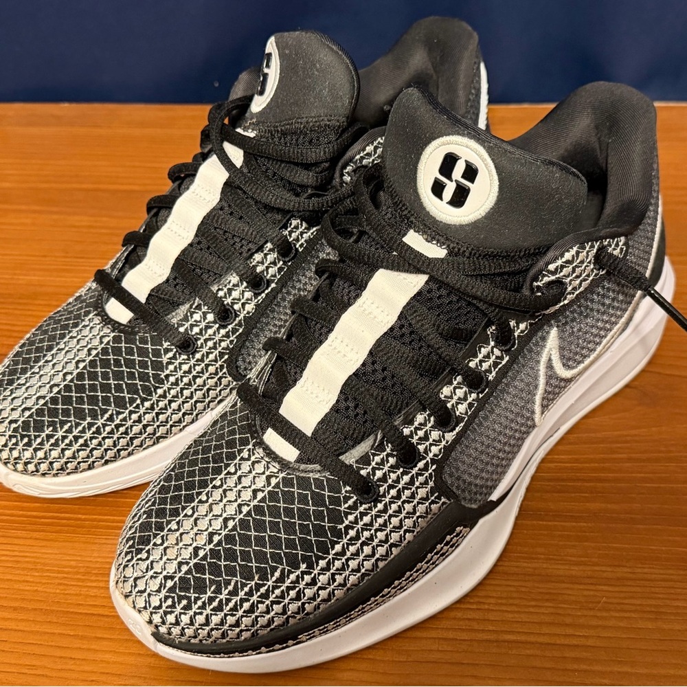 Women’s Sabrina Ionescu 1 TB SIZE 8.5